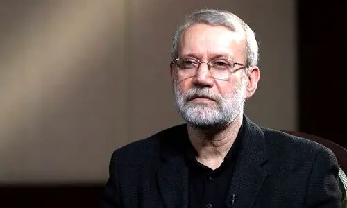 حضور علی لاریجانی در مراسم تدفین شهید حاجی‌زاده +عکس