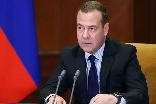 پیش بینی مدودوف از ایران آینده