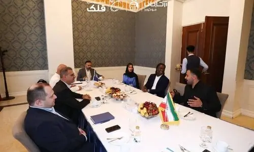 امروز اولین روز کاری سیدورف در استقلال | سیدورف با همسرش سرکار رفت +عکس