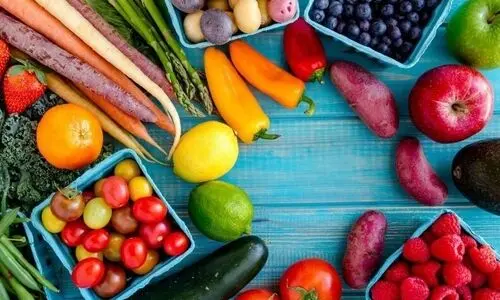 بهترین غذا برای هر گروه سنی چیه ؟ | افراد 40 ساله خوردن این غذا ها را فراموش نکنند !
