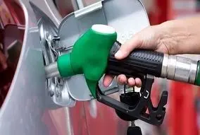 عقب نشینی دولت از قیمت بنزین 