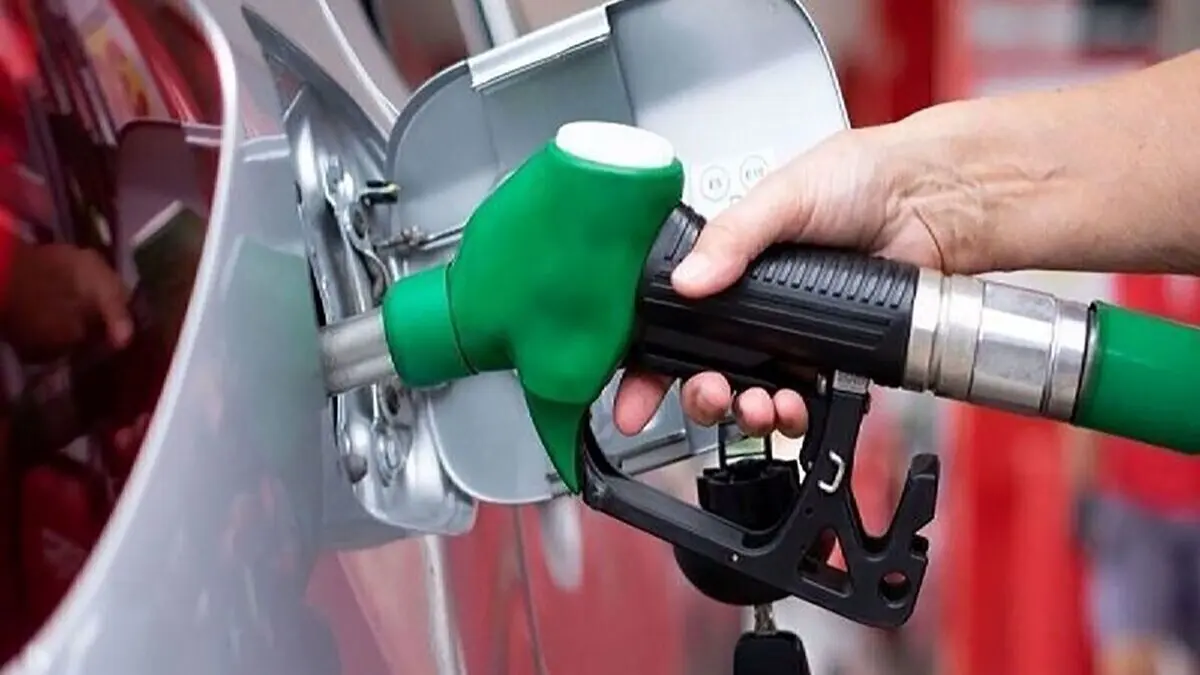 عقب نشینی دولت از قیمت بنزین 