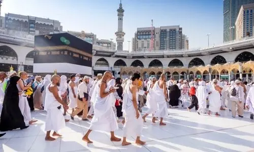 هشدار خطر مرگ درباره بوسیدن حاجیان