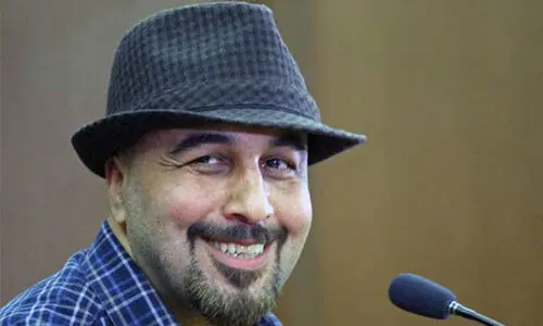 تصویری از تیپ خاص رضا عطاران درخارج از کشور | استایل عطاران با کراوات جلب توجه کرد