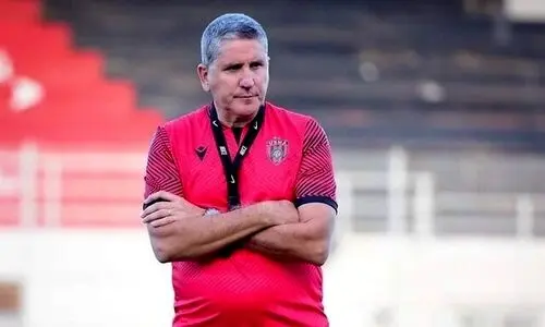 اولین تصویر از ورود سرمربی جدید پرسپولیس به تهران با تیپ منفاوت