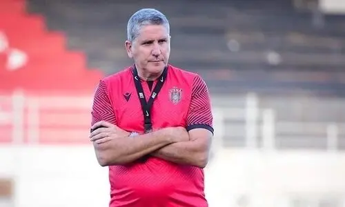 اولین تصویر از ورود سرمربی جدید پرسپولیس به تهران با تیپ منفاوت
