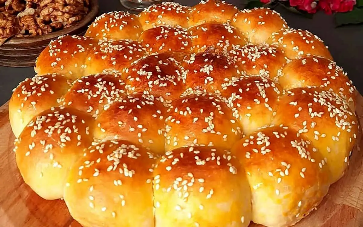 طرز تهیه نان کشمشی ساده به روش قنادی ها + فیلم